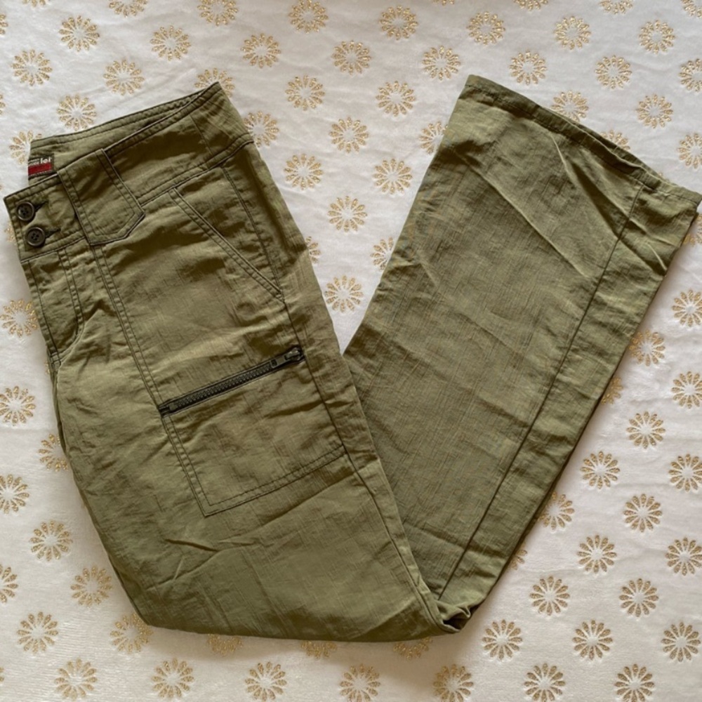 Olive Green Cargo Pants - Casual Utility Style
